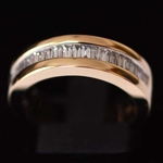 geel-gouden-halve-alliance-ring-met-baguette-geslepen-diamanten