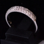 14-karaat-wit-gouden-pave-halve-alliance-ring-met-0-5-crt-diamant