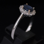 lady-di-diamant-saffier-entourage-ring