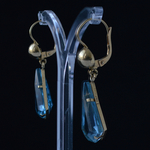 18k-gouden-blauwe-spinel-oorhangers